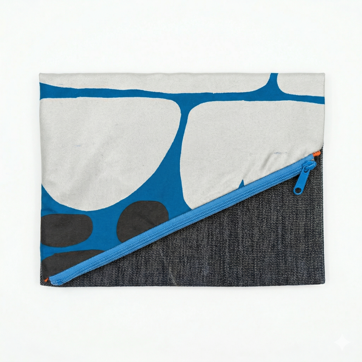 Puli Puli Foldover Clutch (Silver and Black on Peacock Silk)