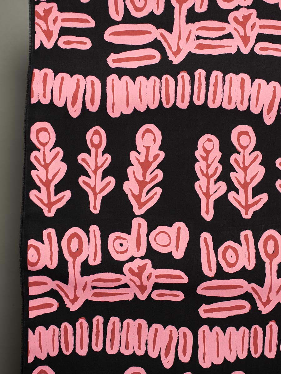 Kungkayunti-on-Black-Tencel-Linen-Close-Up