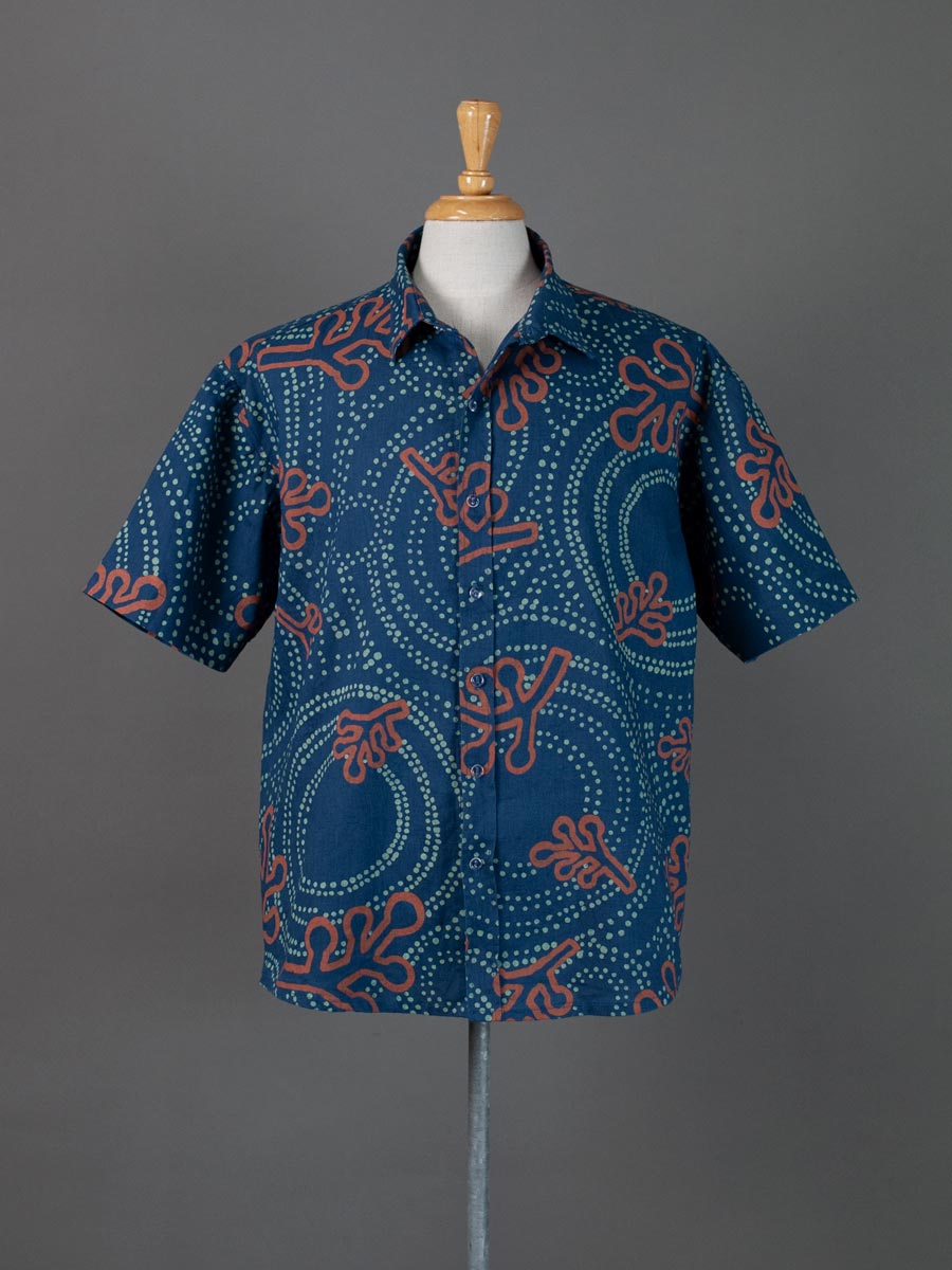 Ronney-Shirt-Yultukunpa-on-navy