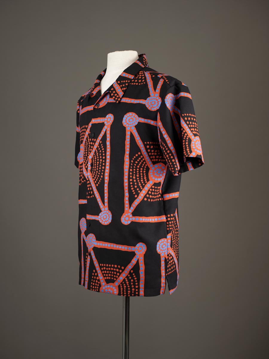 Selleck-Shirt-Lake-Mackay-Side