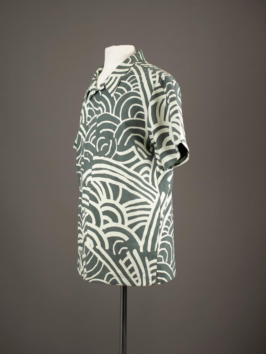 Selleck-Shirt-Sandhills-Side