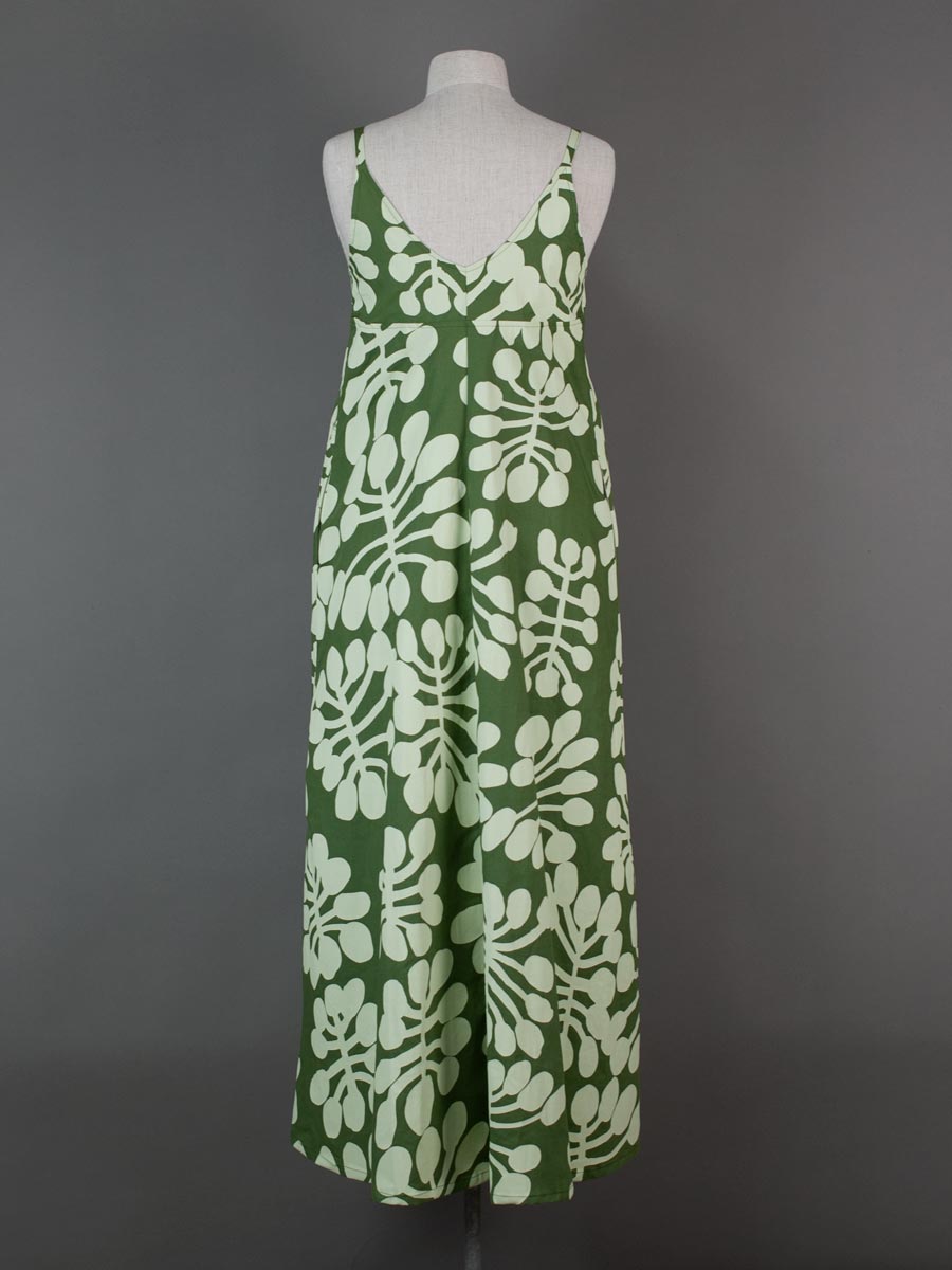 anita-watiya-cream-on-green-back